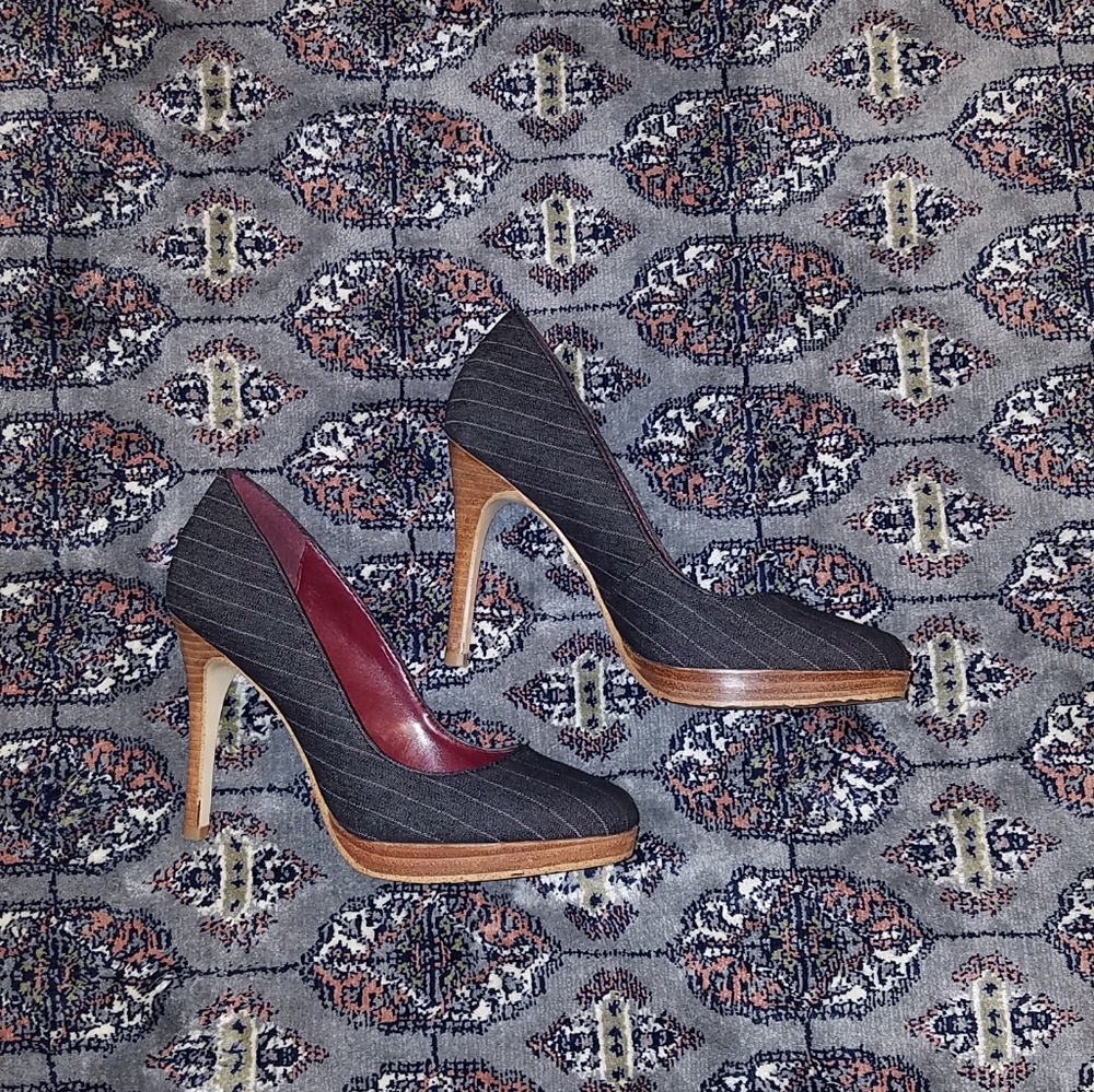 Pinstripe Steve Madden pumps, super sleek